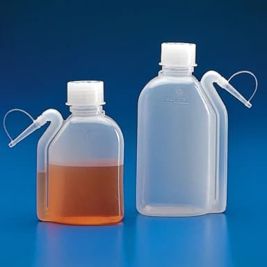Wash Bottle, Squeeze with Integral Molded Dispensing Tip, Screwcap, PE, 500mL